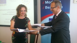 Obrázok ku správe: First School Signs Framework Contract with NÚCEM